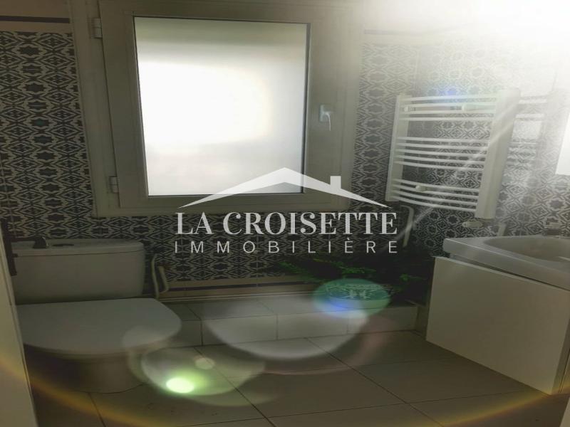 Duplex semi-meublé S+3 vue sur mer à Gammarth